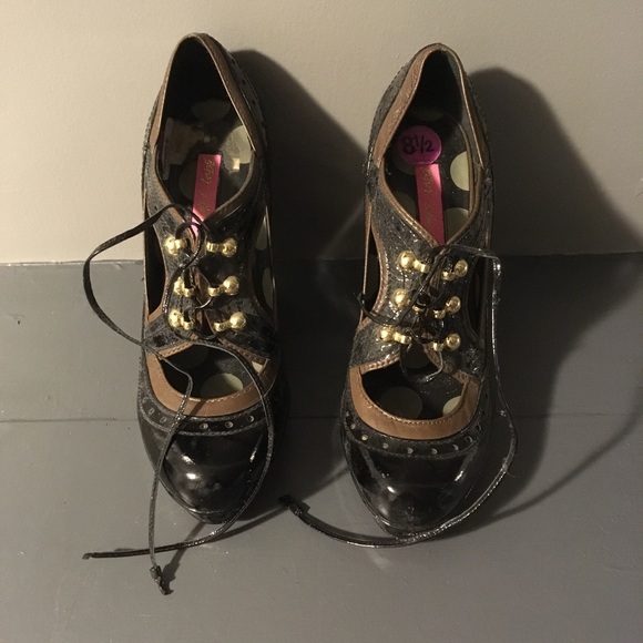 Betsy Johnson lace up wedge - Picture 3 of 4